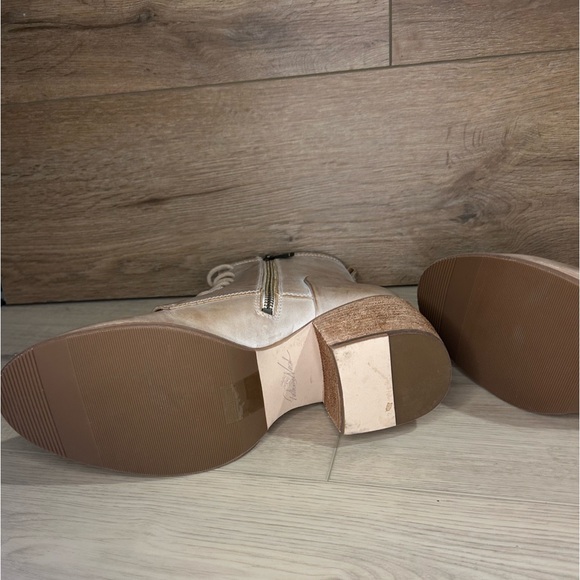 NIB Patricia Nash Sicily Ivory Heel Boots 10 - Picture 5 of 8